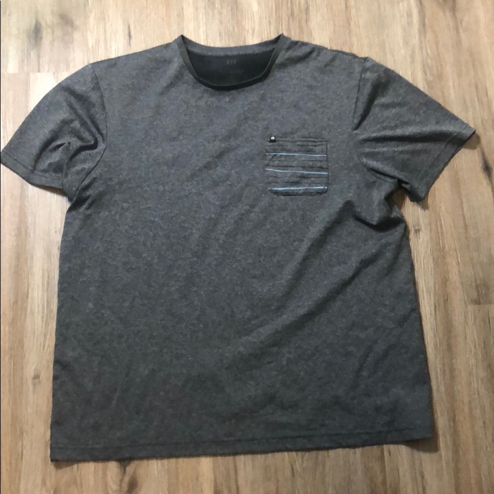 Travis Mathew athletic Tshirt EUC